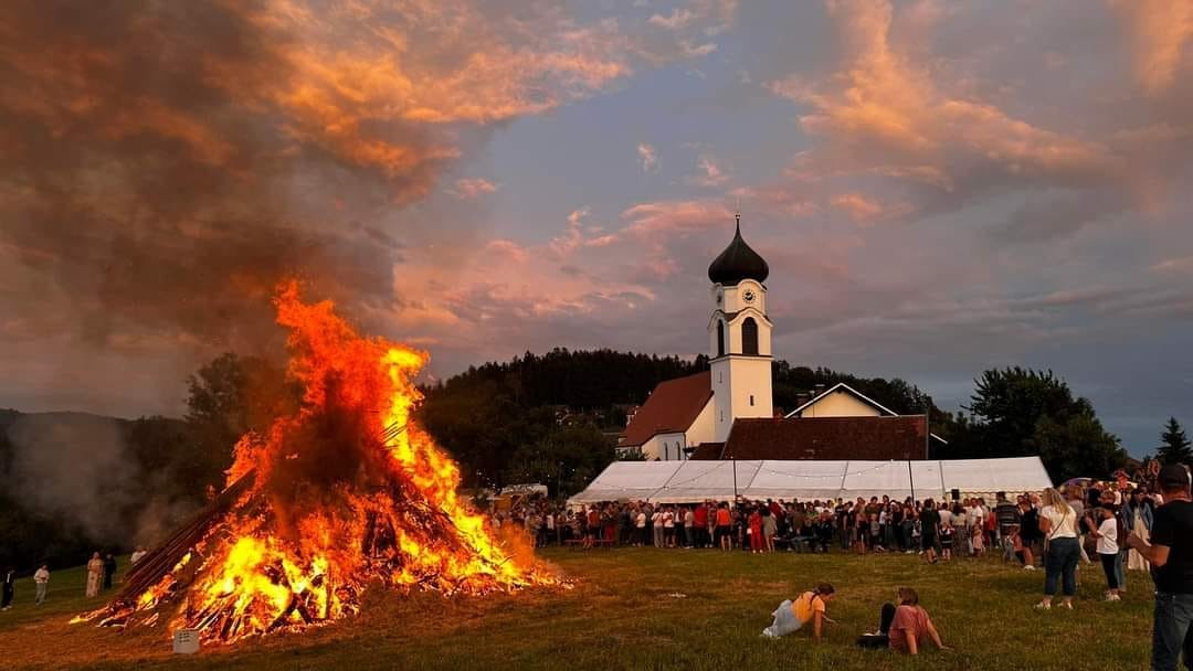 Sonnwendfeuer in Denkhof - mit Zeltbetrieb